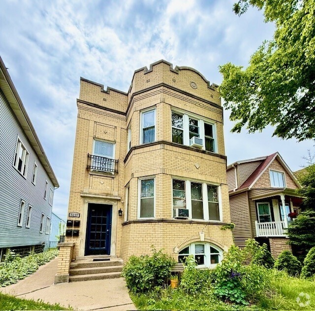 Building Photo - 5137 W Henderson St Unit 2 Rental