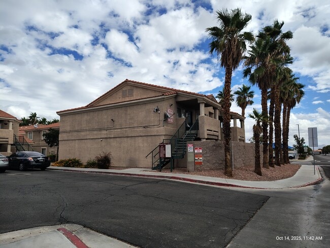 Building Photo - 6552 Wilma Ave Unit 202