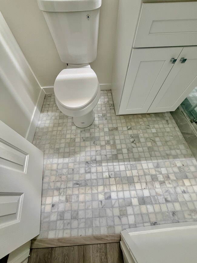 Photo - 1595 E Chevy Chase Dr Unit 8