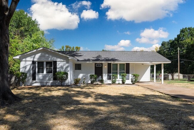 Photo - 3 bedroom, 2 bath recently renovated in So...
