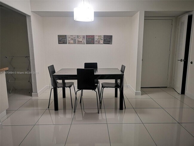 Photo - 959 SE 2nd Ave Unidad 209