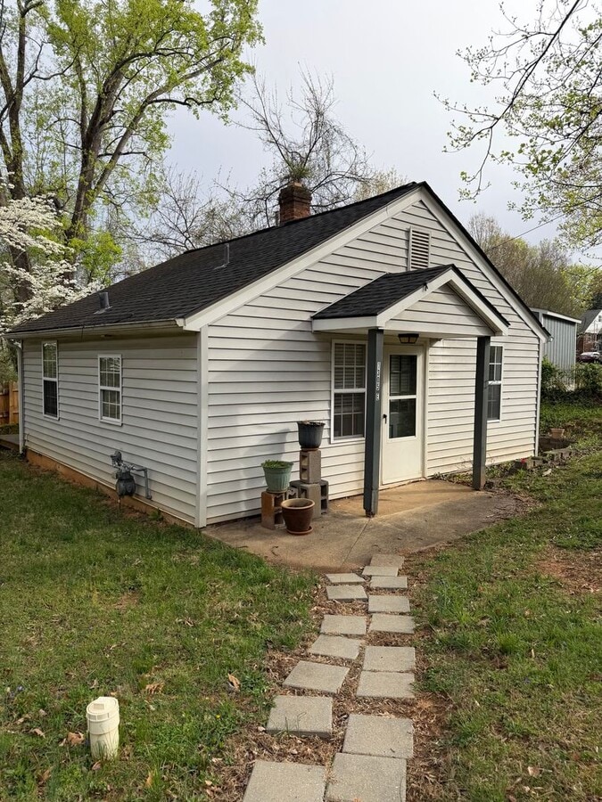 1305 Cherry Avenue- E - 1305 Cherry Avenue- E