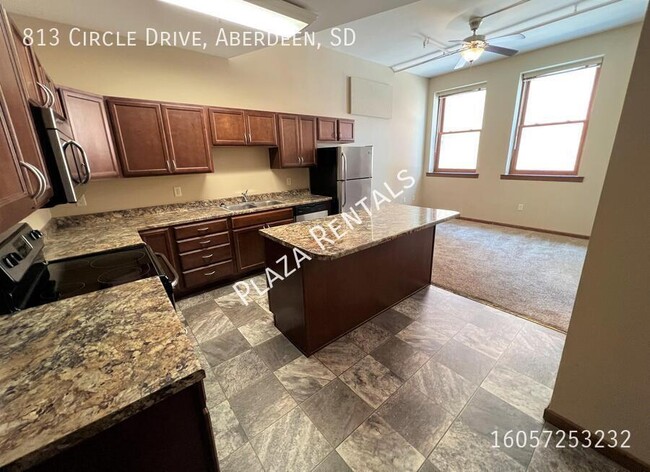 Building Photo - 214 S Kline St Unit 2