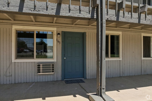 Entrada de la unidad - Bear Valley Village Apartments