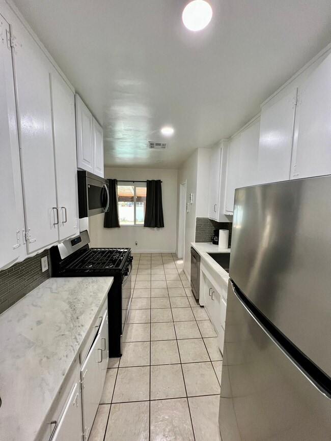 Photo - 15734 Covello St