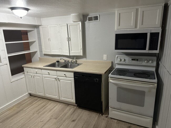 Photo - 2025 Emporia St