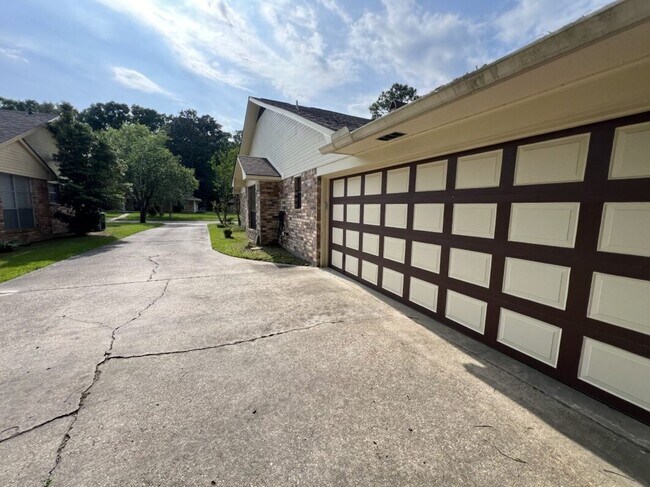 Photo - Spacious 4BR Brick Home with Office, Fireplace & Fenced Yard in Parkwood Terrace