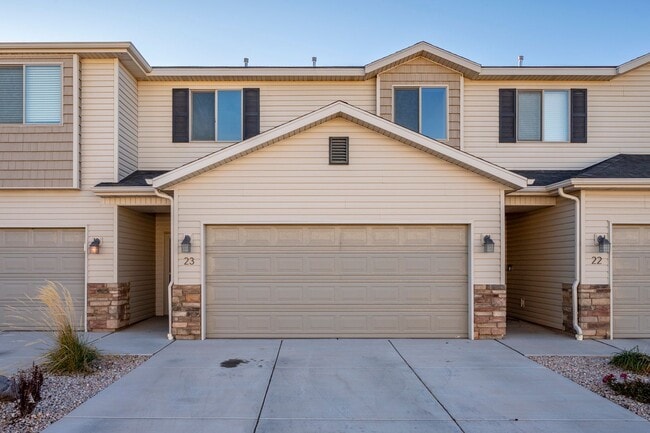 Photo - ** Move-In Bonus!** 3 Bed 2.5 Bath Townhom...