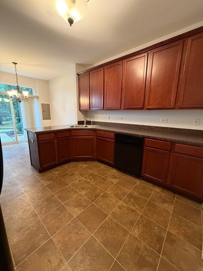 4917 Montauk Dr