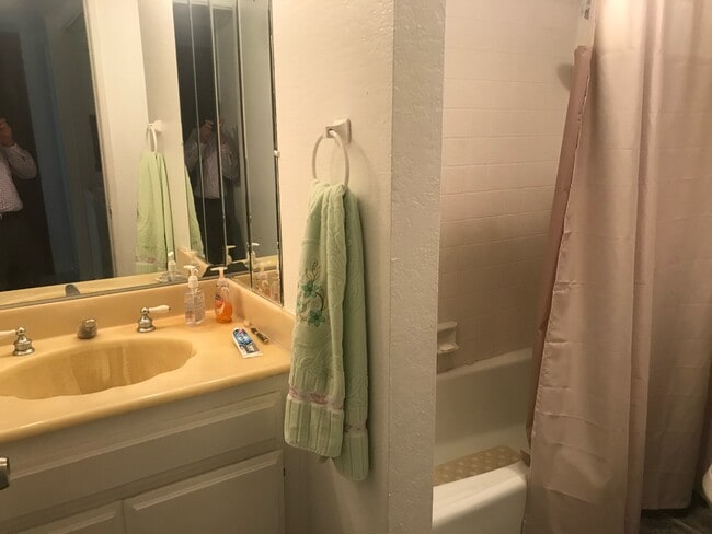 Building Photo - 2201 Saint Louis Ave Unit 104C