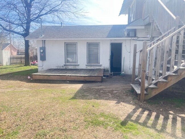 Building Photo - 2-Bedroom, 1-Bathroom Apartment in Converted Quadplex Unit 244 #3  N Vine