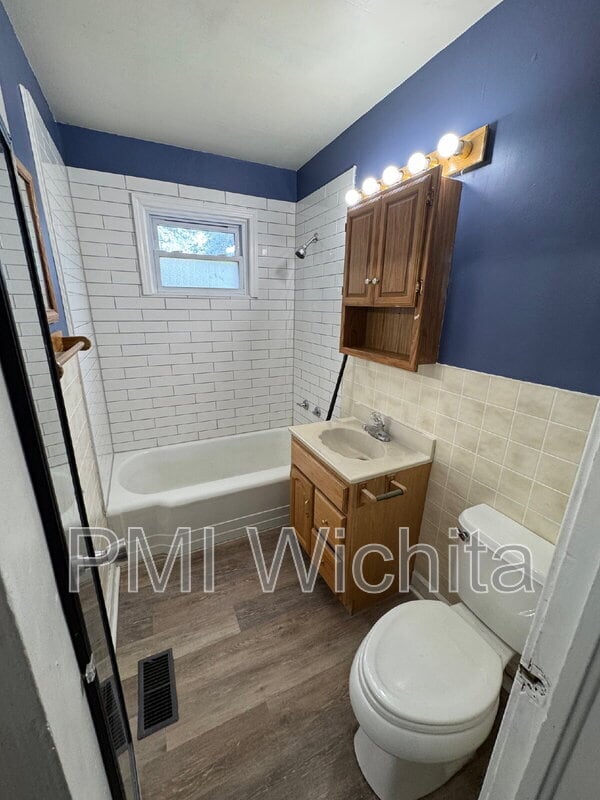 Photo - 707 N Spruce St