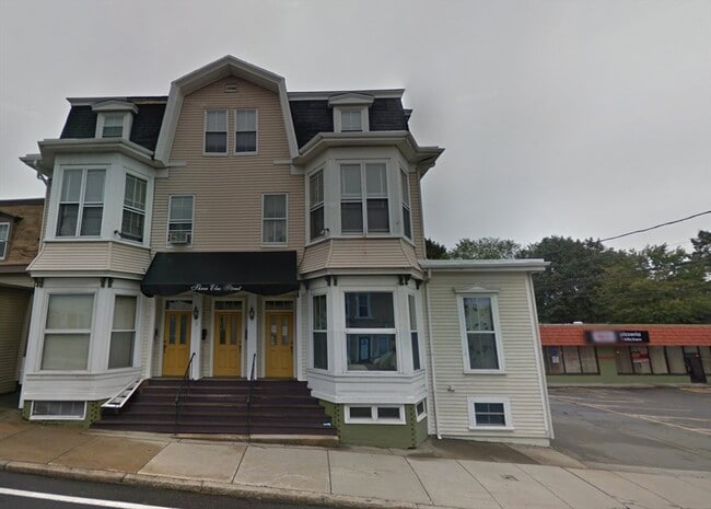 Building Photo - 3 Elm St Unit 2