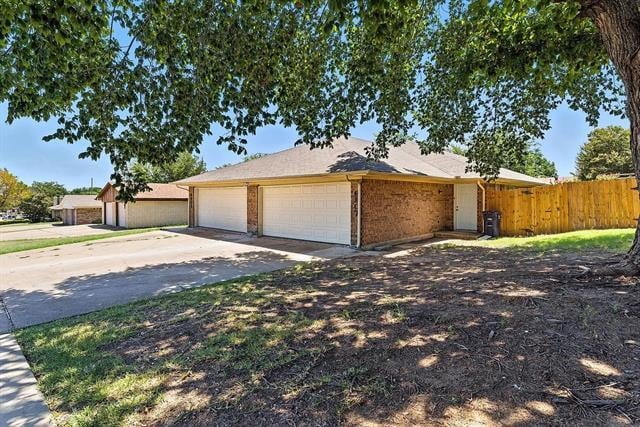 Photo - 6905-6907 W Cleburne Rd