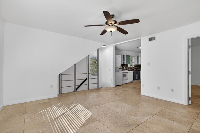 Living room - 825 NE 120th St Unit W