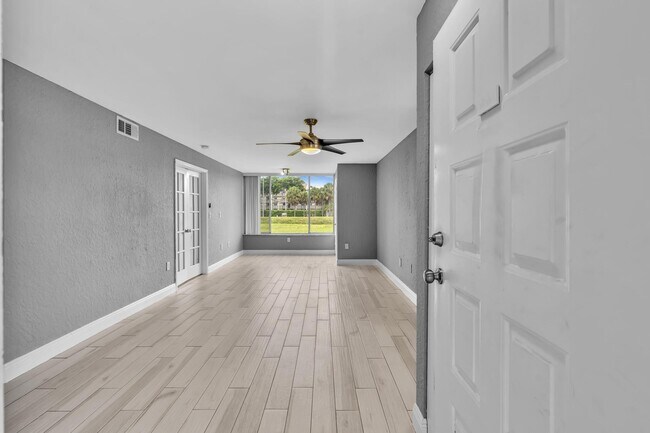 Photo - 2851 N Oakland Forest Dr Unidad 111