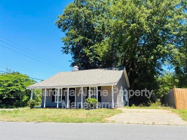 Photo - 618 Gardner St