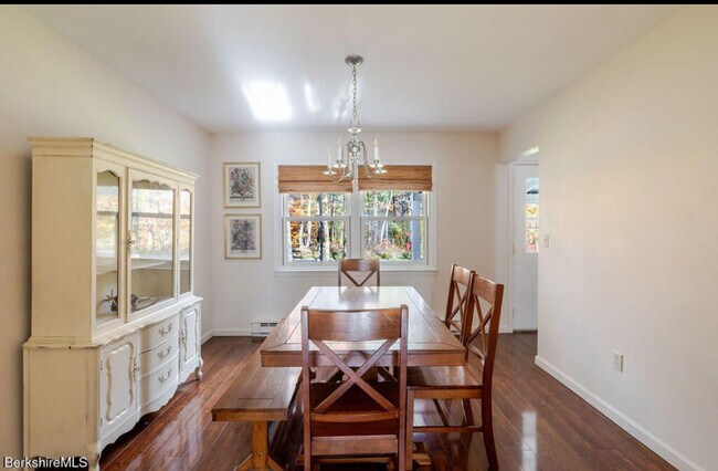 Photo - 230 Middle Rd