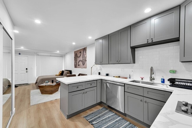 Photo - 1240 W 29th St Unit 9