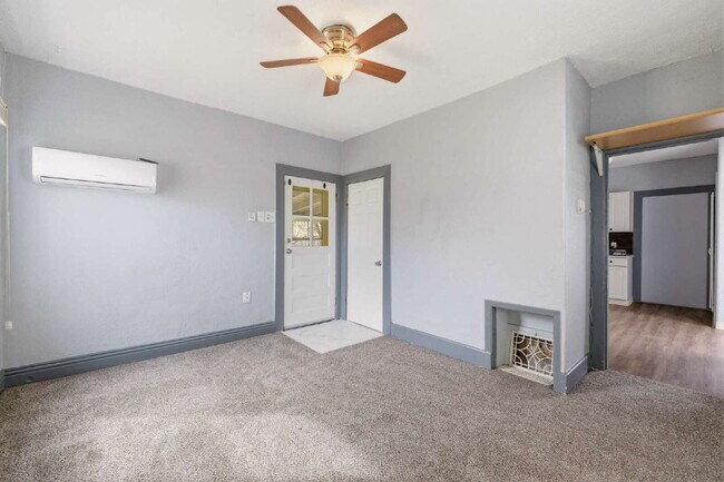Photo - 1 Bed 1 Bath in Delmar Parkway! Unit A