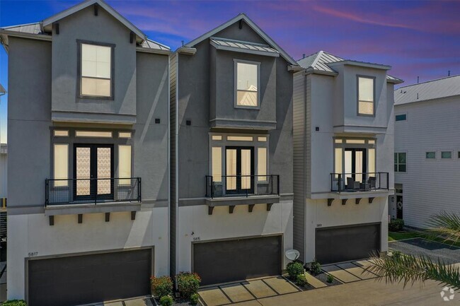 Building Photo - 5815 E Post Oak Ln Rental