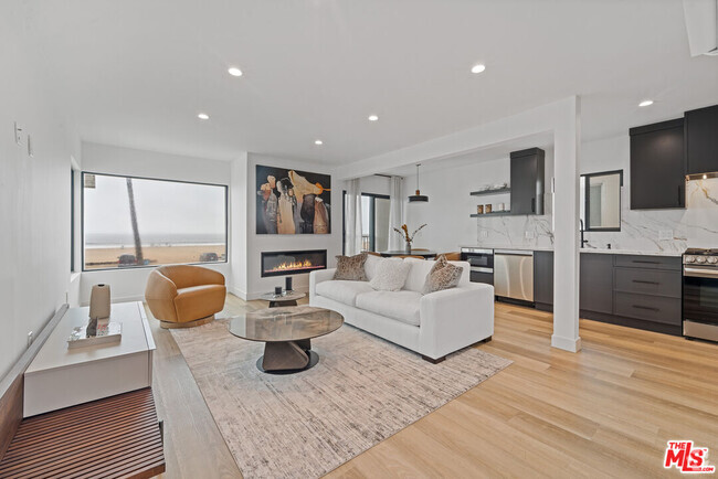 Building Photo - 3305 Ocean Front Walk Unit 2 Rental
