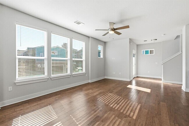 Photo - 1912 Dinsdale Ln