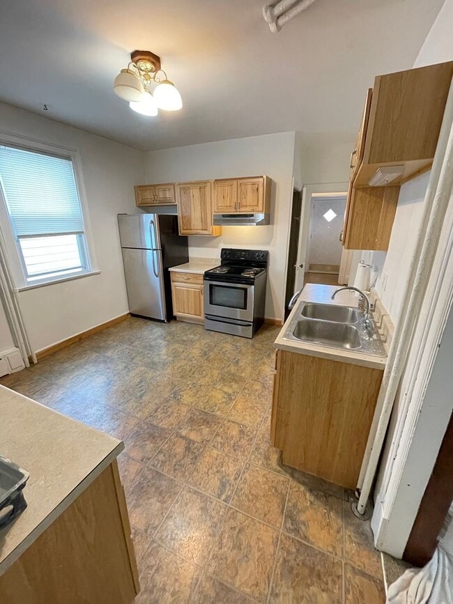 Photo - AVAILABLE NOW! - 4 Bedroom 1 Bath Home!