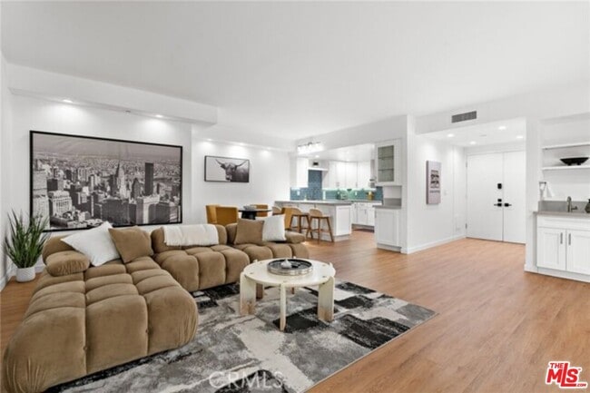 Photo - 321 S San Vicente Blvd Unidad 507