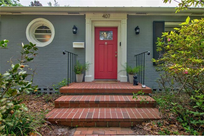 Photo - 407 NE 8th St