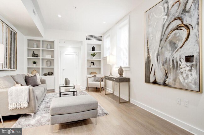 Photo - 1813 35th St NW Unidad 303