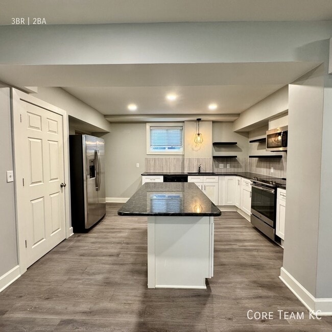 Photo - 920 Ward Pkwy Unit 10