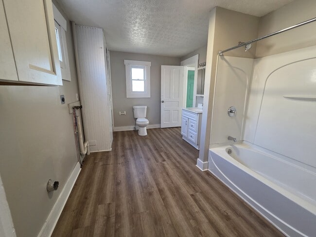 Photo - 423 Clover St