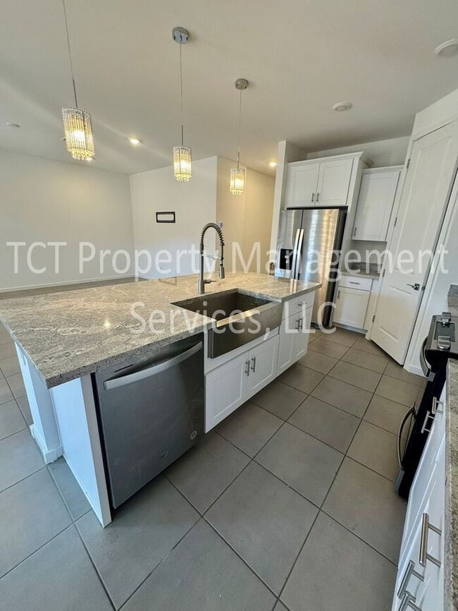 Photo - Beautiful like new home in San Tan Groves