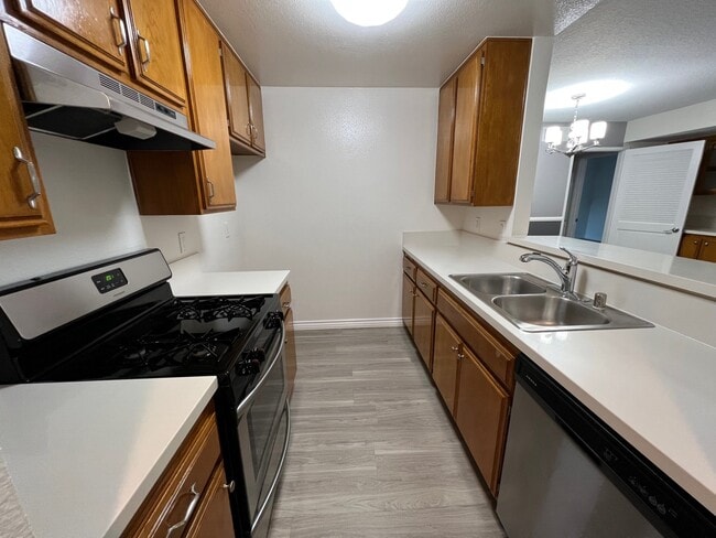 Photo - 14615 Burbank Blvd Unidad 201