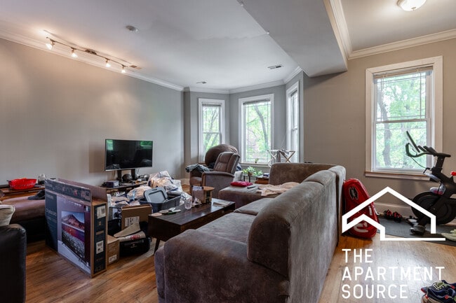 Building Photo - 1314 W Roscoe St Unit 2