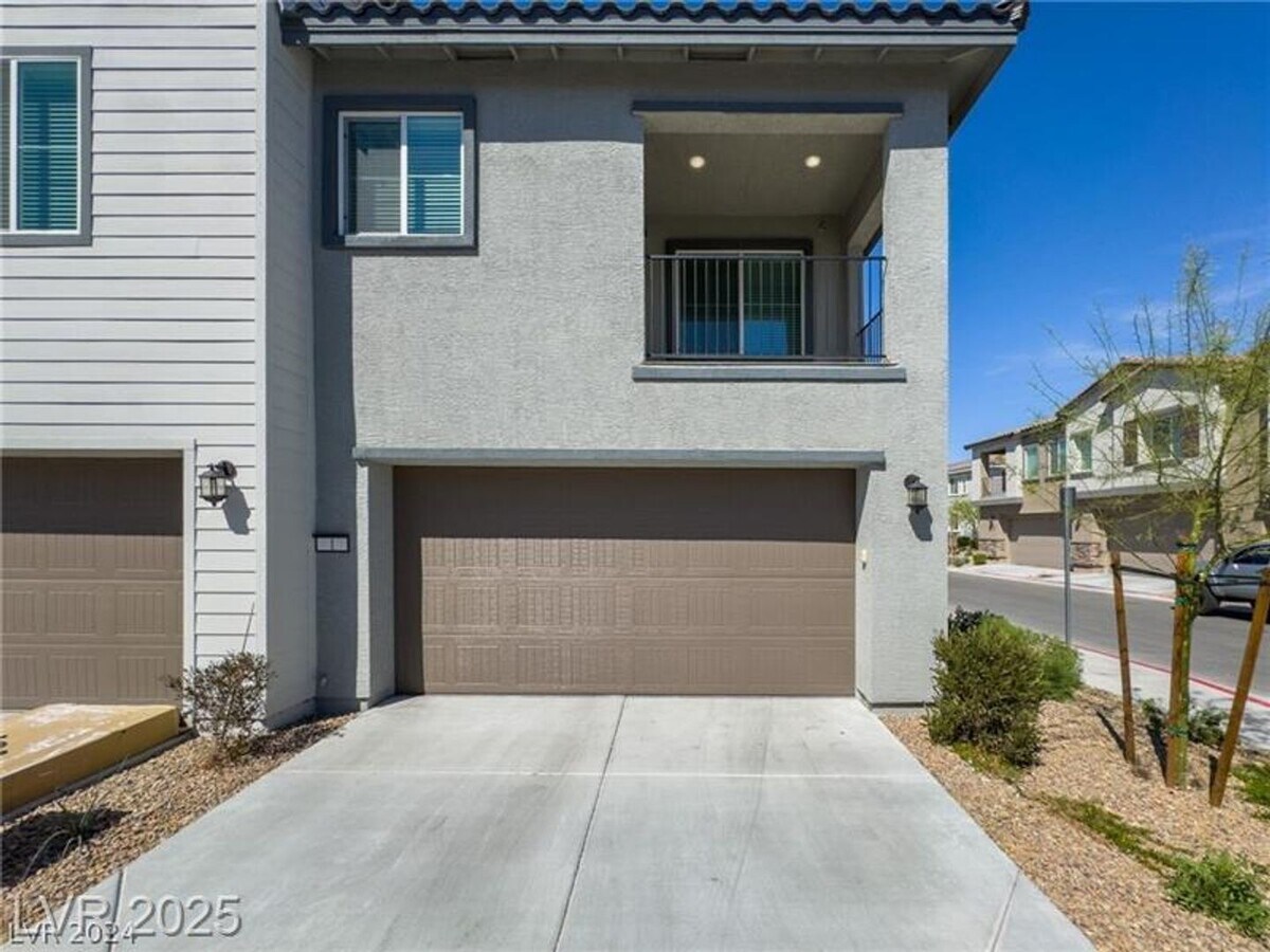 Bright Townhome in Gated Community! - Bright Townhome in Gated Community!