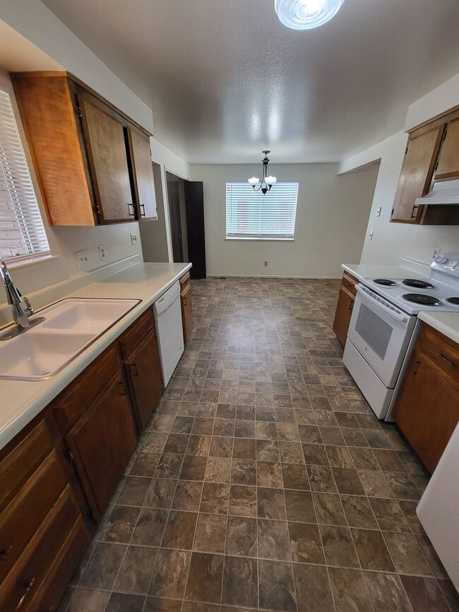 Photo - 1704 Pyrenees St