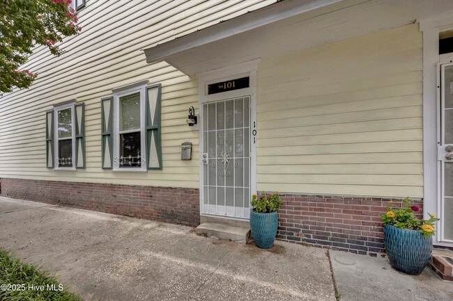 Building Photo - 101 N 8th St Rental