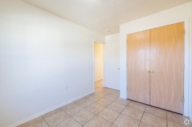 2BD, 1BA - 850SF - Secondary Bedroom - Taylor Ridge Apartments