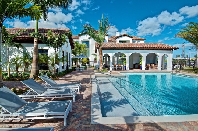 Piscina estilo resort - Atlantico at Miramar