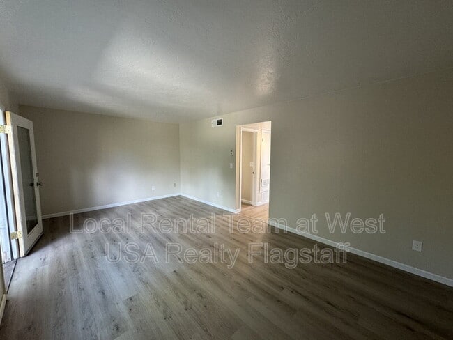 Photo - 702 E Crestview Ave