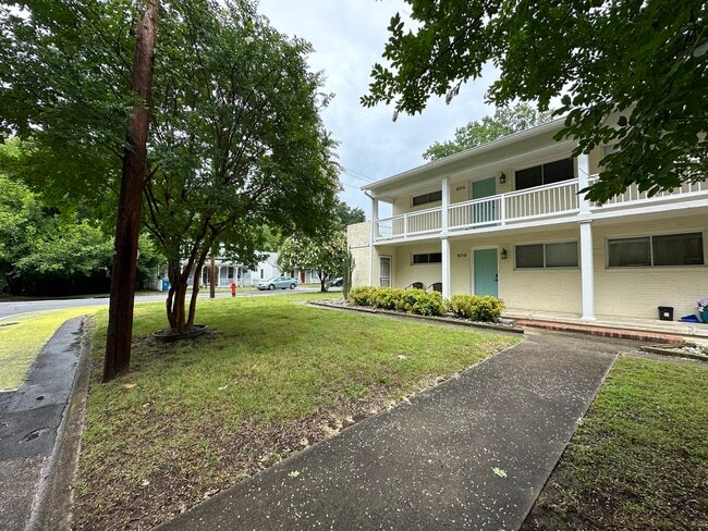 Ground floor unit - 603 Maplewood Ave Unit B