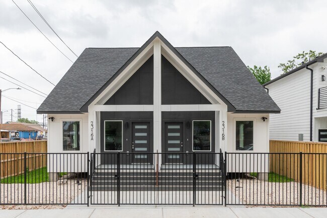 Photo - 2316 McKee St