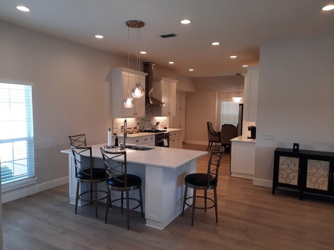 Photo - 1735 Woodridge Dr