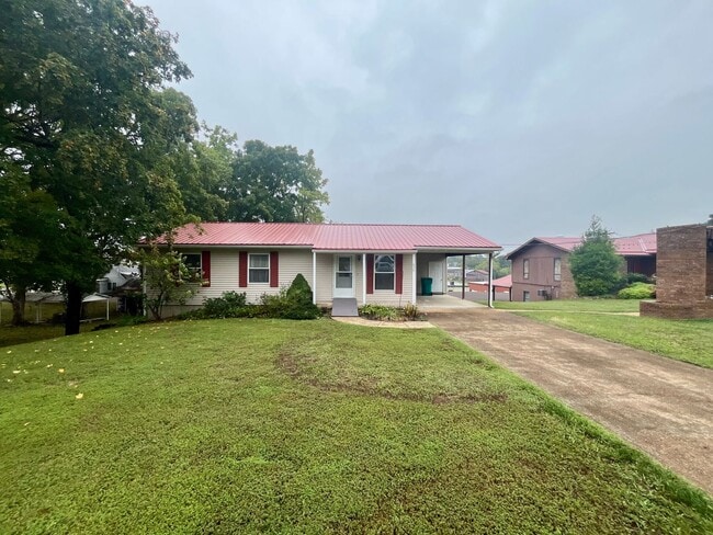 4 Bed | 2 Bath | House - 4 Bed | 2 Bath | House