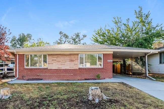 Photo - 2043 Ironton St