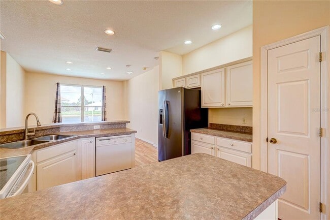 Photo - 5621 52nd Ave W
