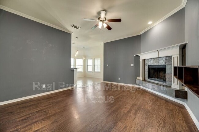 Photo - 121 Price Cir