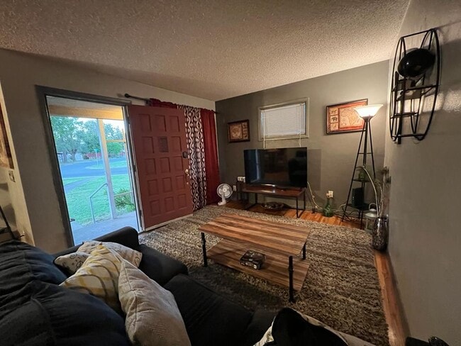 Photo - 301 Ferndale St